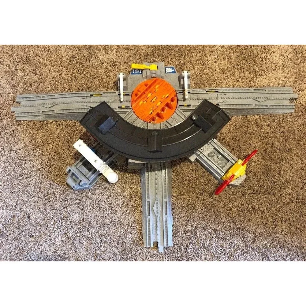 2005 - Fisher Price GeoTrax Workin Haul & Road System Roundhouse - Picture 4 of 9